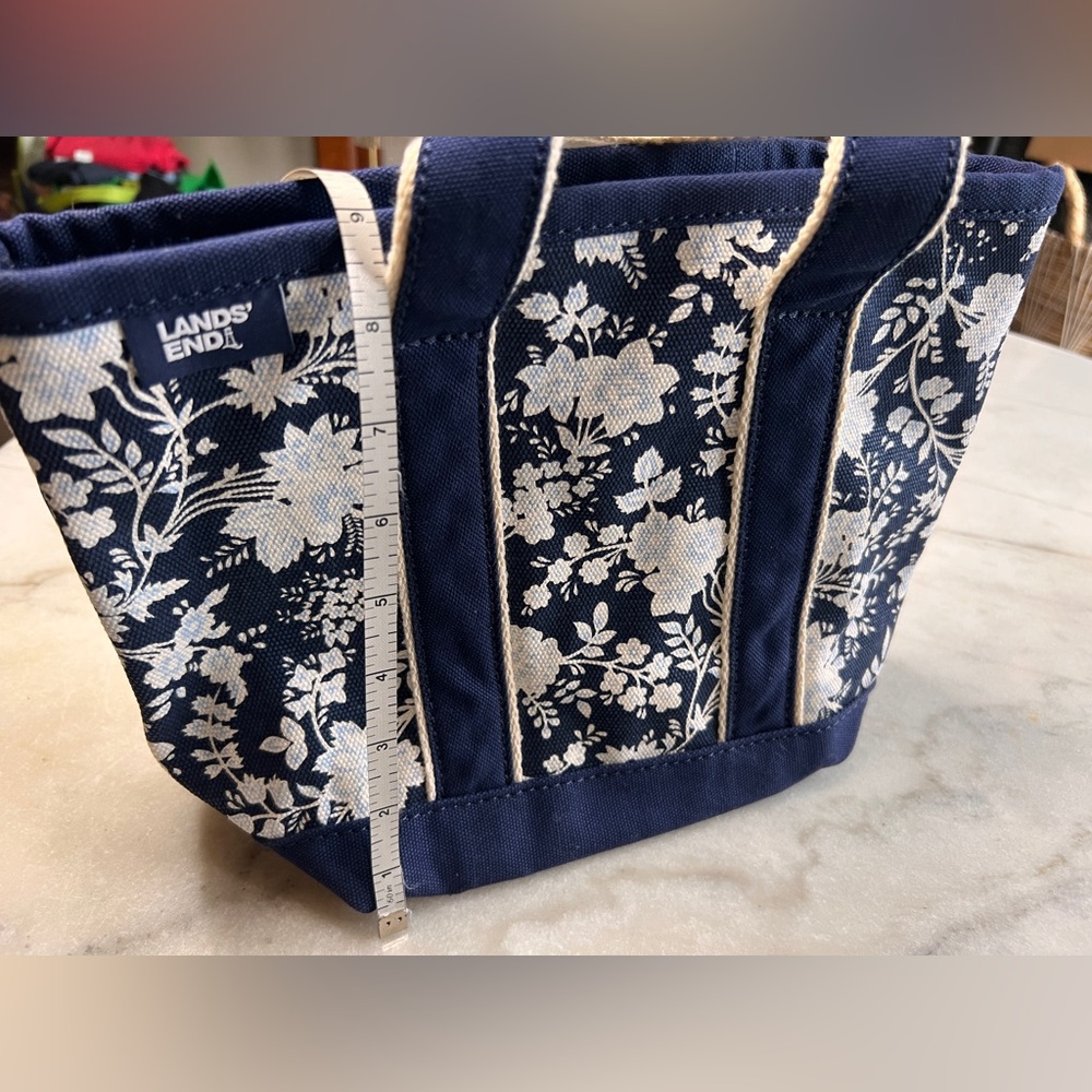 Lands’ End Mini Canvas Tote Bag White and Navy Blue Floral with Zip Close - Picture 7 of 8